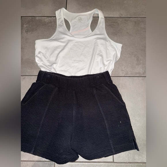 Zella Pants - Zella Black Textured High Waisted Athletic Shorts Size Small